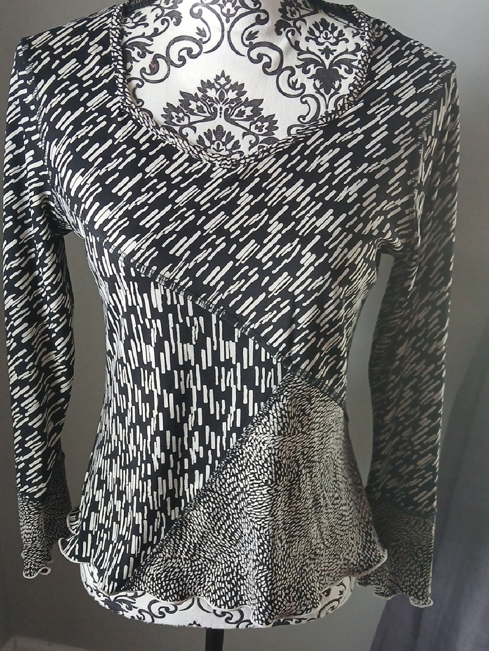Notations Black and White Mixed-Print Long Sleeve Top
